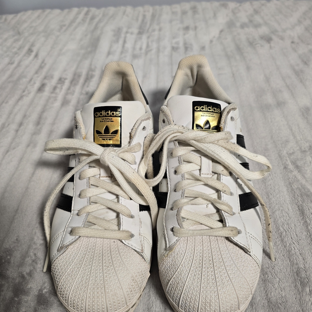 adidas Originals Cream and‎ Black Sneakers with Gold Logo. 054